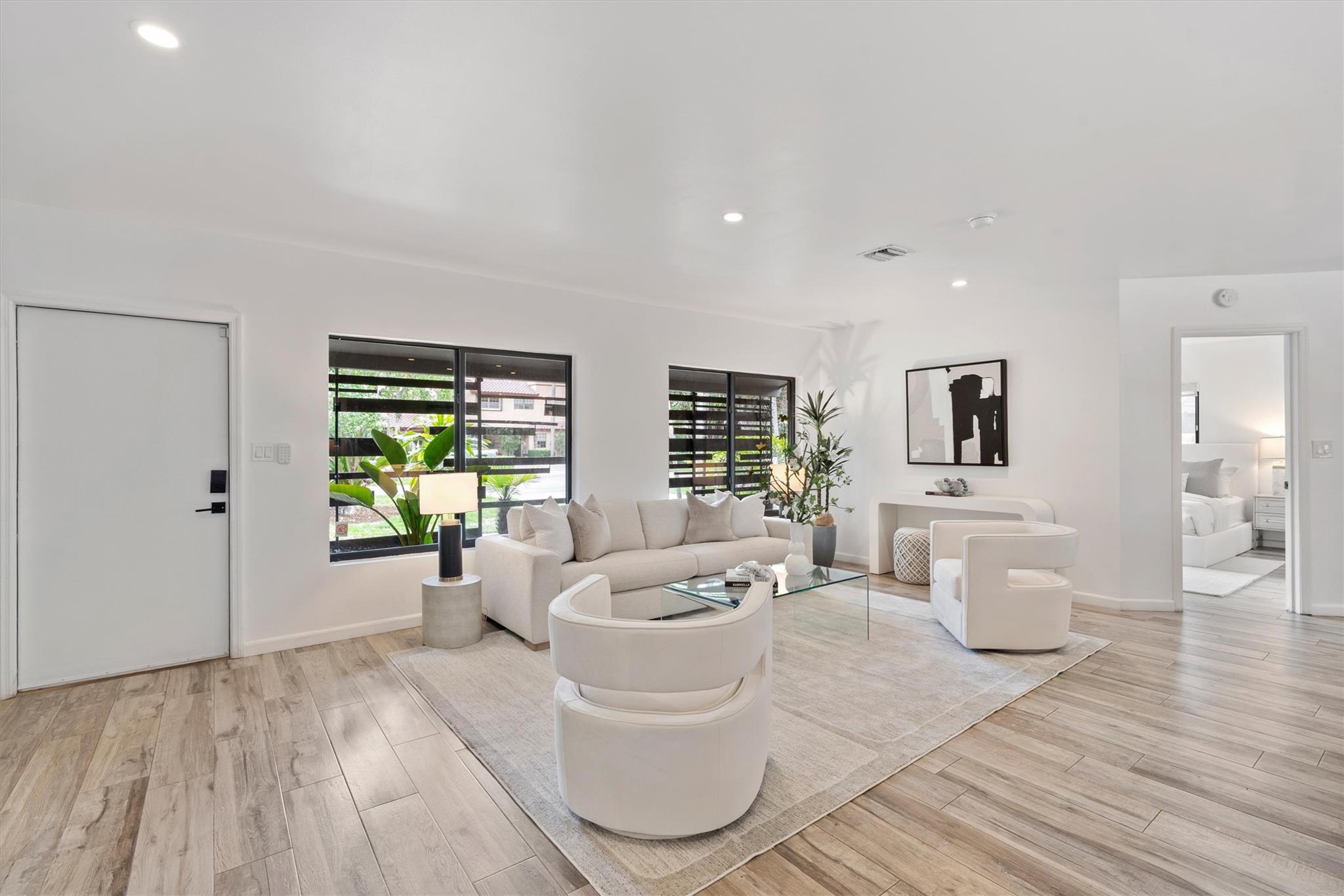 208 NE 16th Pl