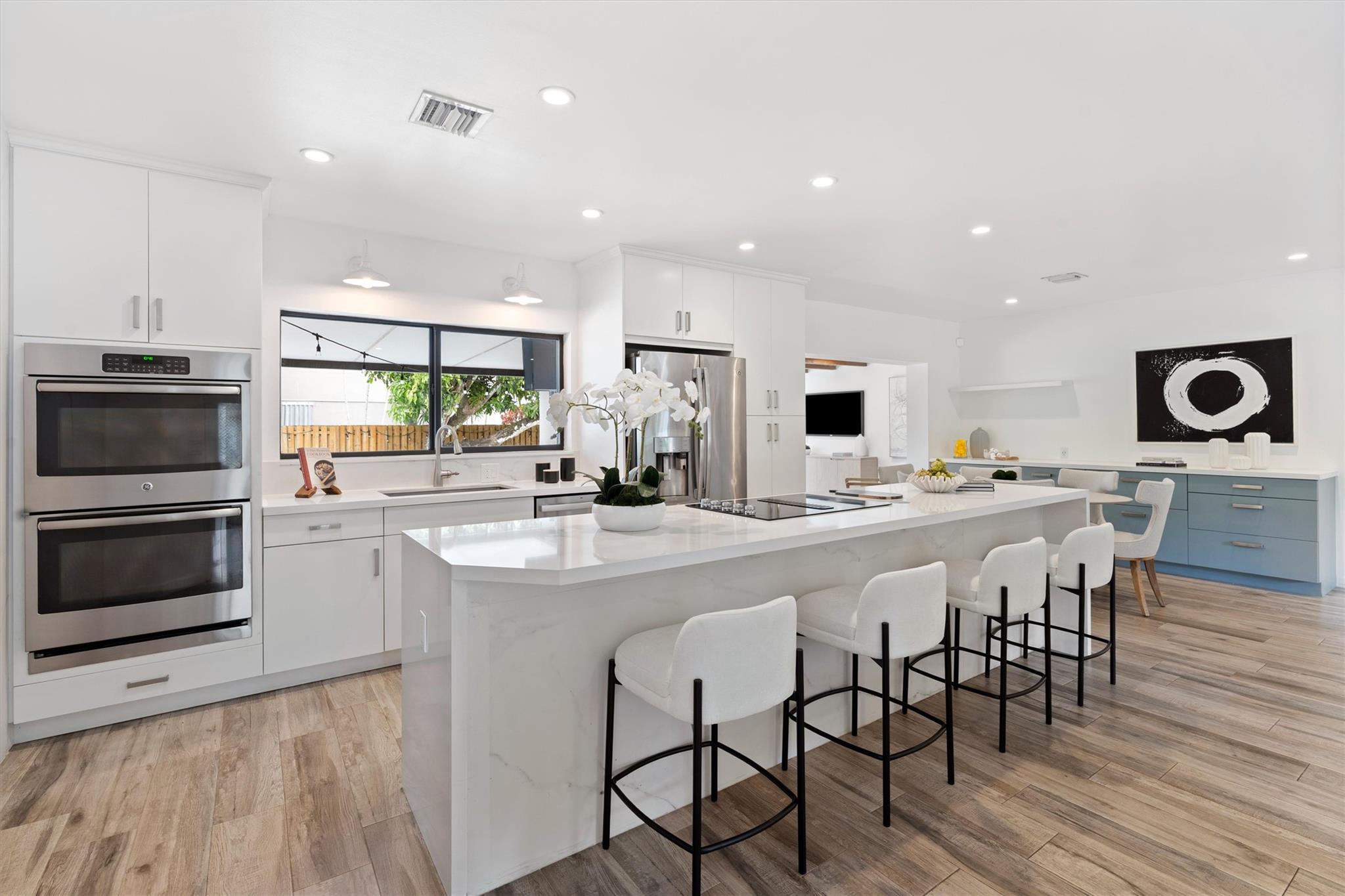 208 NE 16th Pl