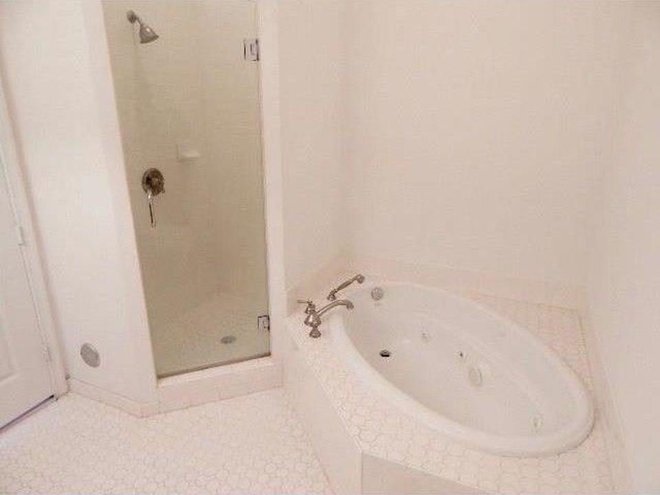 Village at Sailboat Bend - Residential Lease