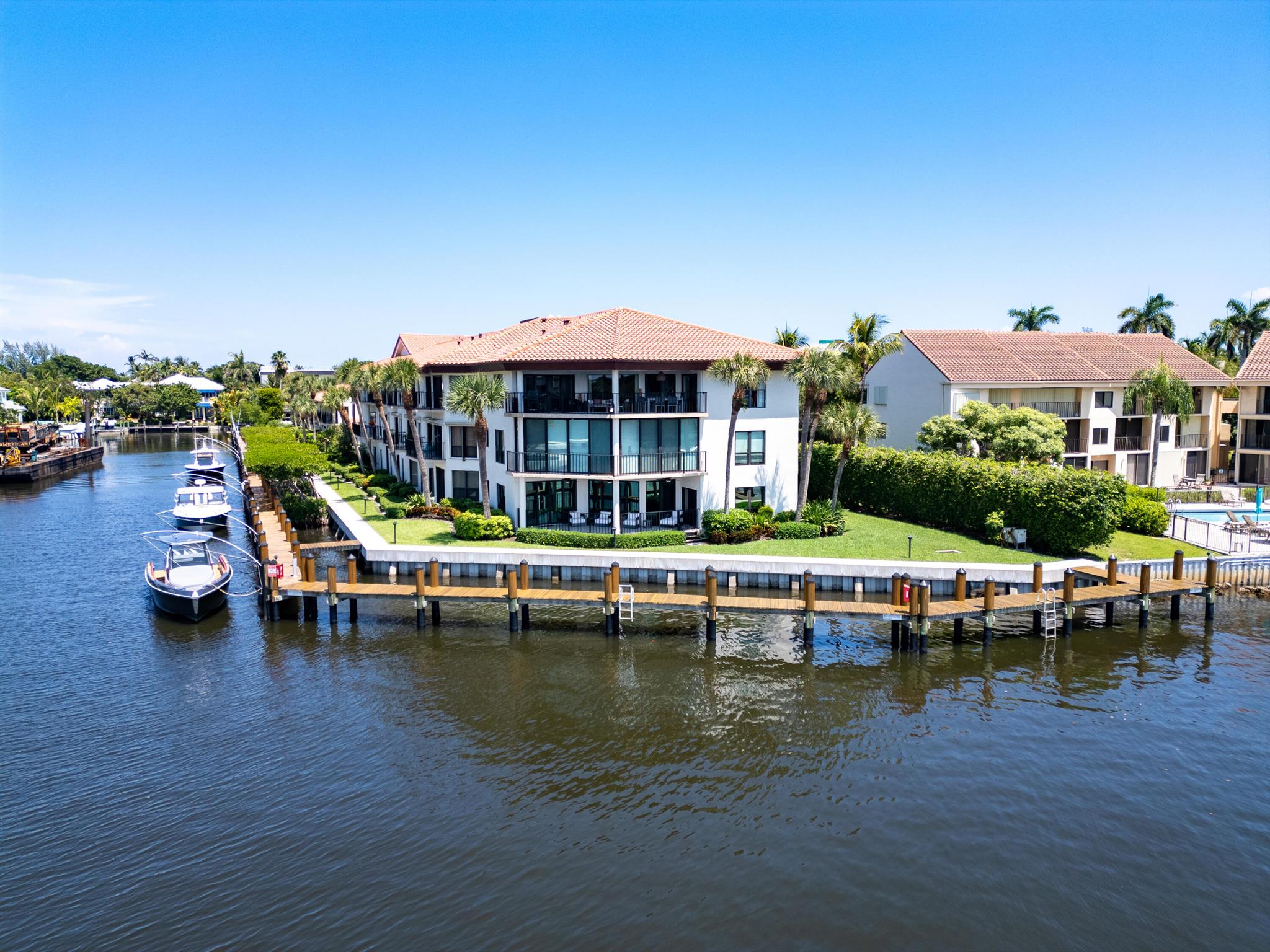 800 Andrews Avenue 9