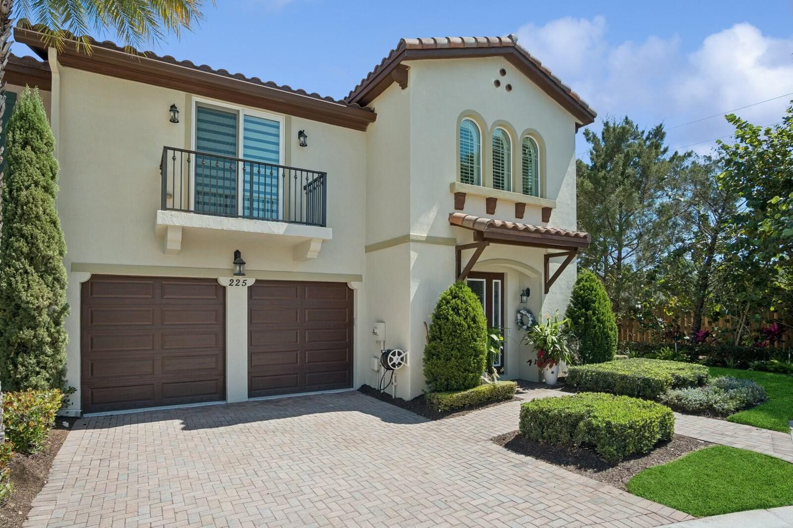 225 Diamante Way