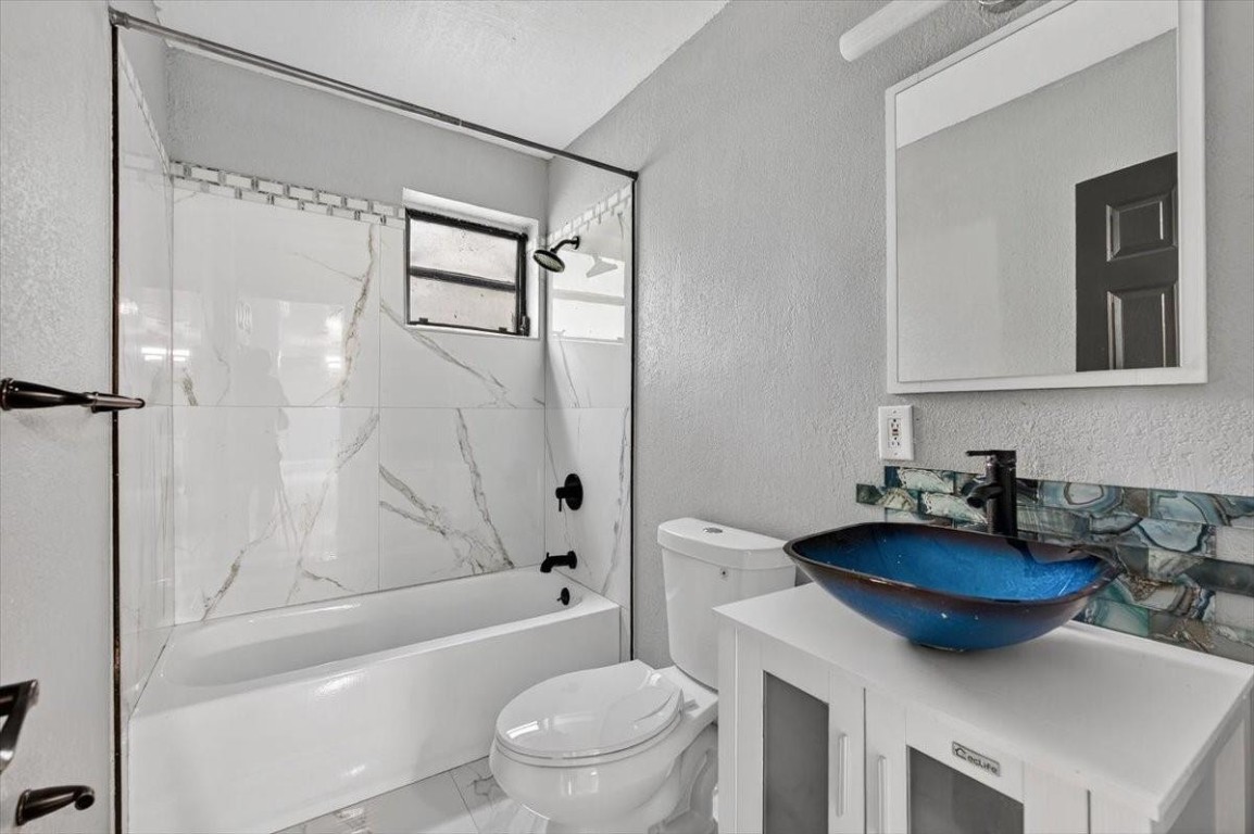 Biscayne Gardens Sec A - Residential Lease