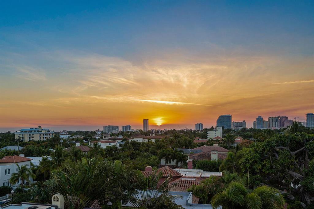 LOWELL HOUSE CONDO LTS 53 - Residential