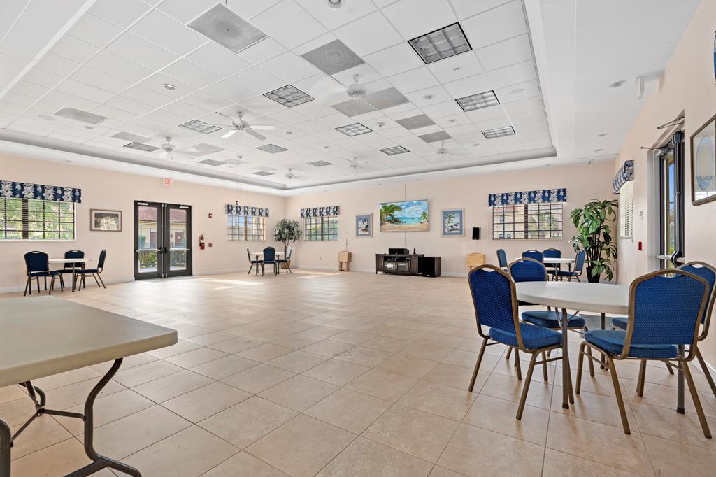 SAND DOLLAR VILLAS CONDOMINIUM D - Residential