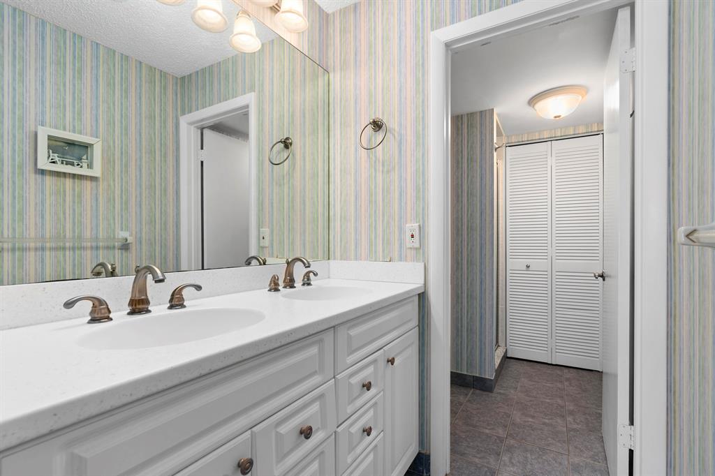 SAND DOLLAR VILLAS CONDOMINIUM D - Residential