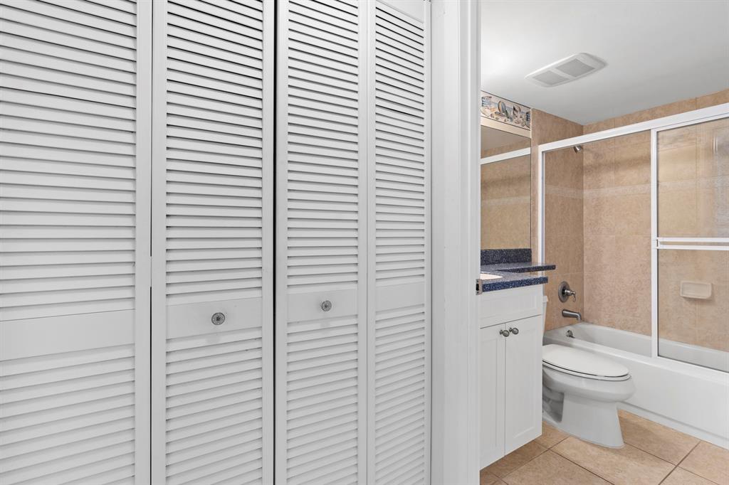 SAND DOLLAR VILLAS CONDOMINIUM D - Residential