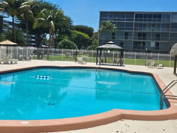 HILLCREST COUNTRY CLUB AP - Residential
