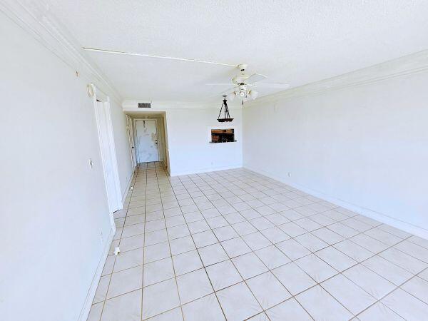 HILLCREST COUNTRY CLUB AP - Residential