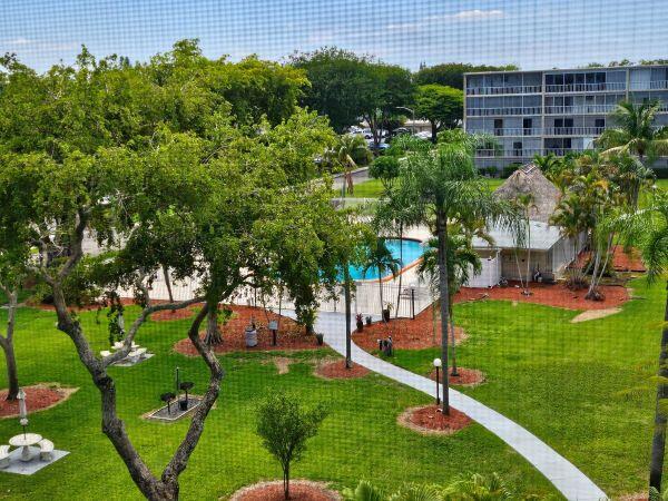 HILLCREST COUNTRY CLUB AP - Residential