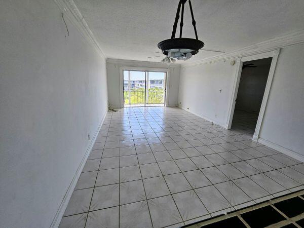 HILLCREST COUNTRY CLUB AP - Residential