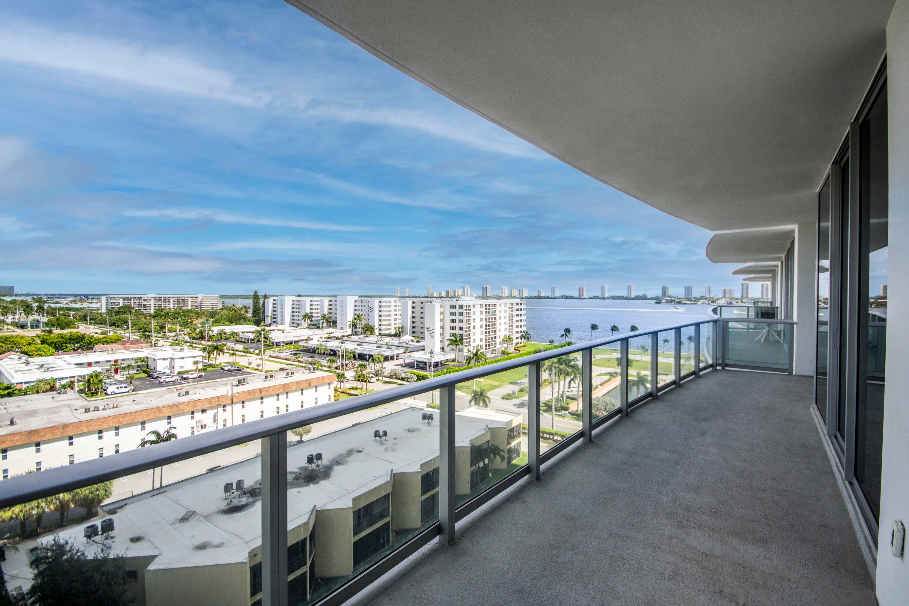 220 Lake Shore Drive 813