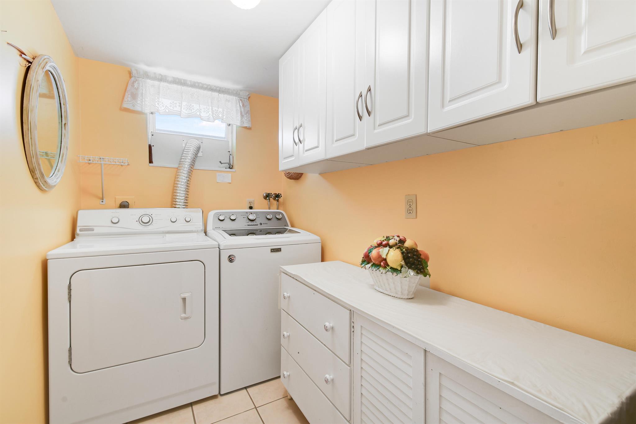 TEQUESTA GARDEN CONDO 1 - Residential