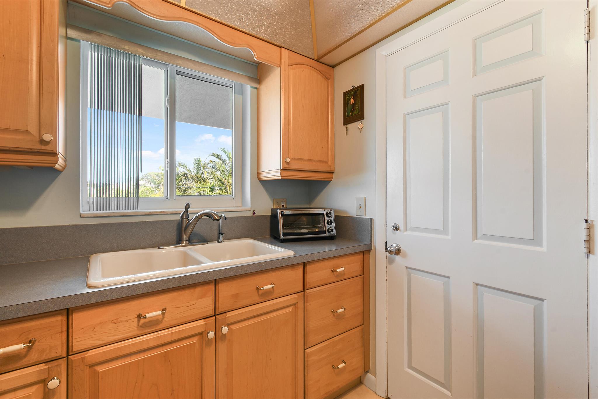 TEQUESTA GARDEN CONDO 1 - Residential