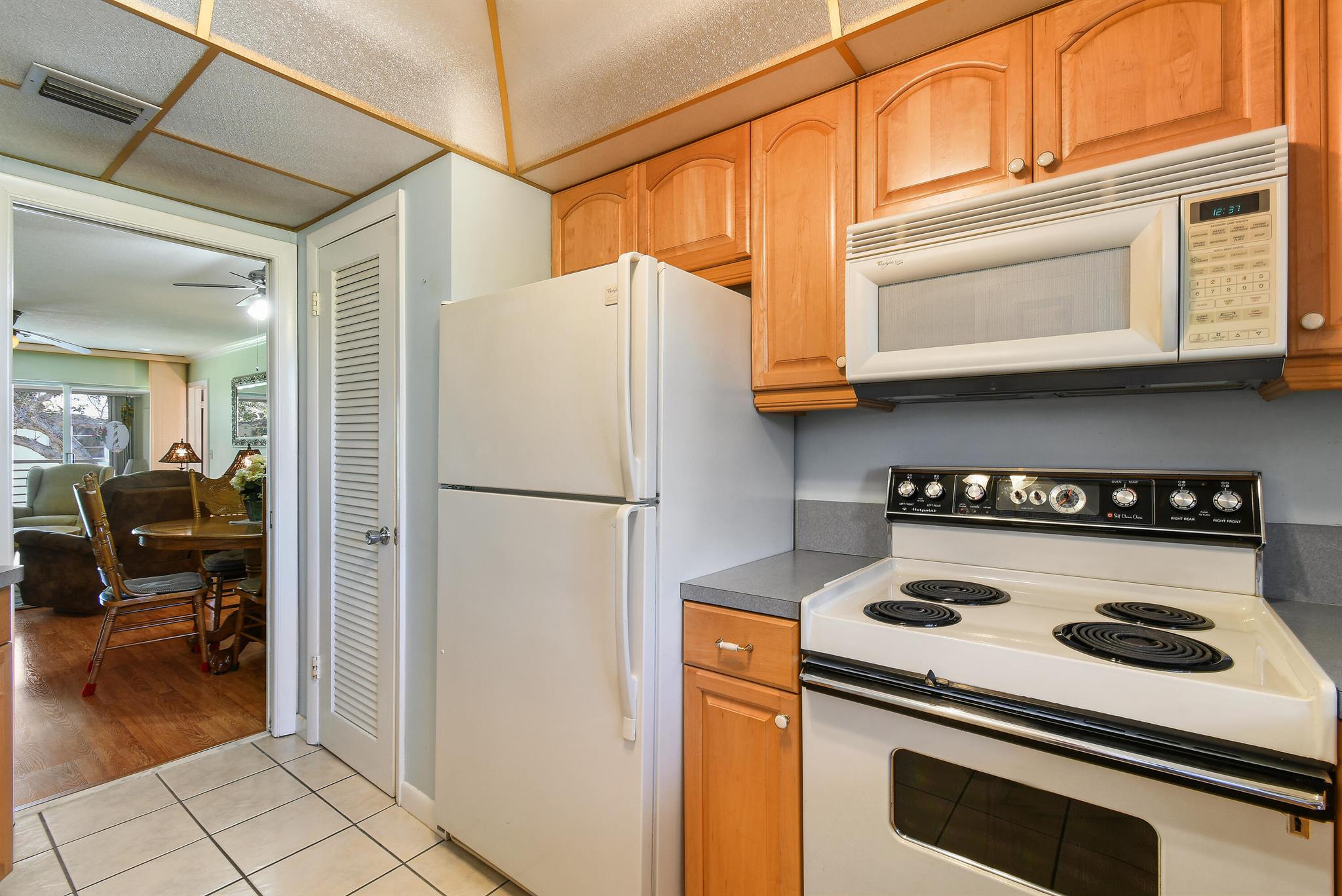 TEQUESTA GARDEN CONDO 1 - Residential