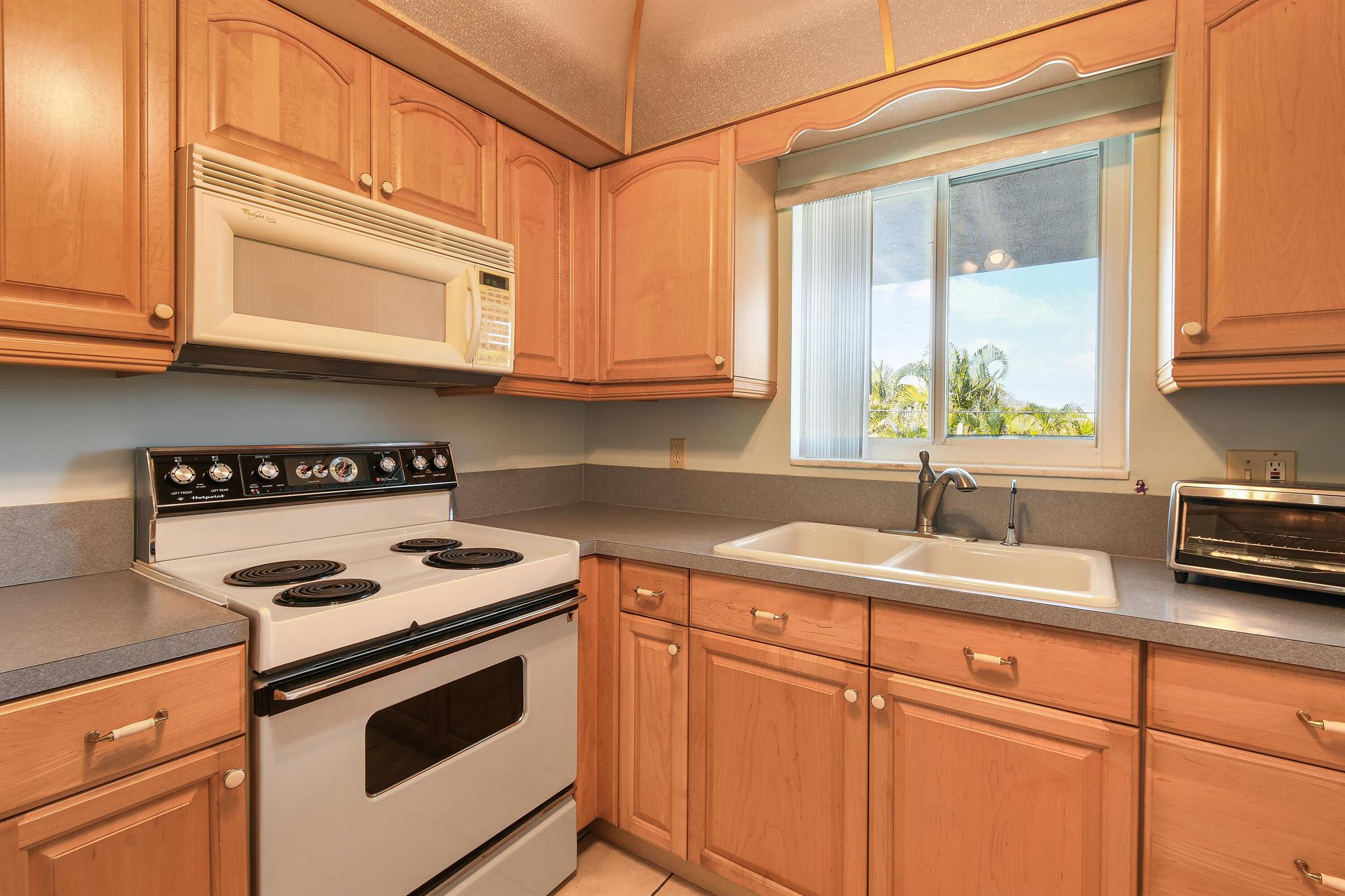 TEQUESTA GARDEN CONDO 1 - Residential