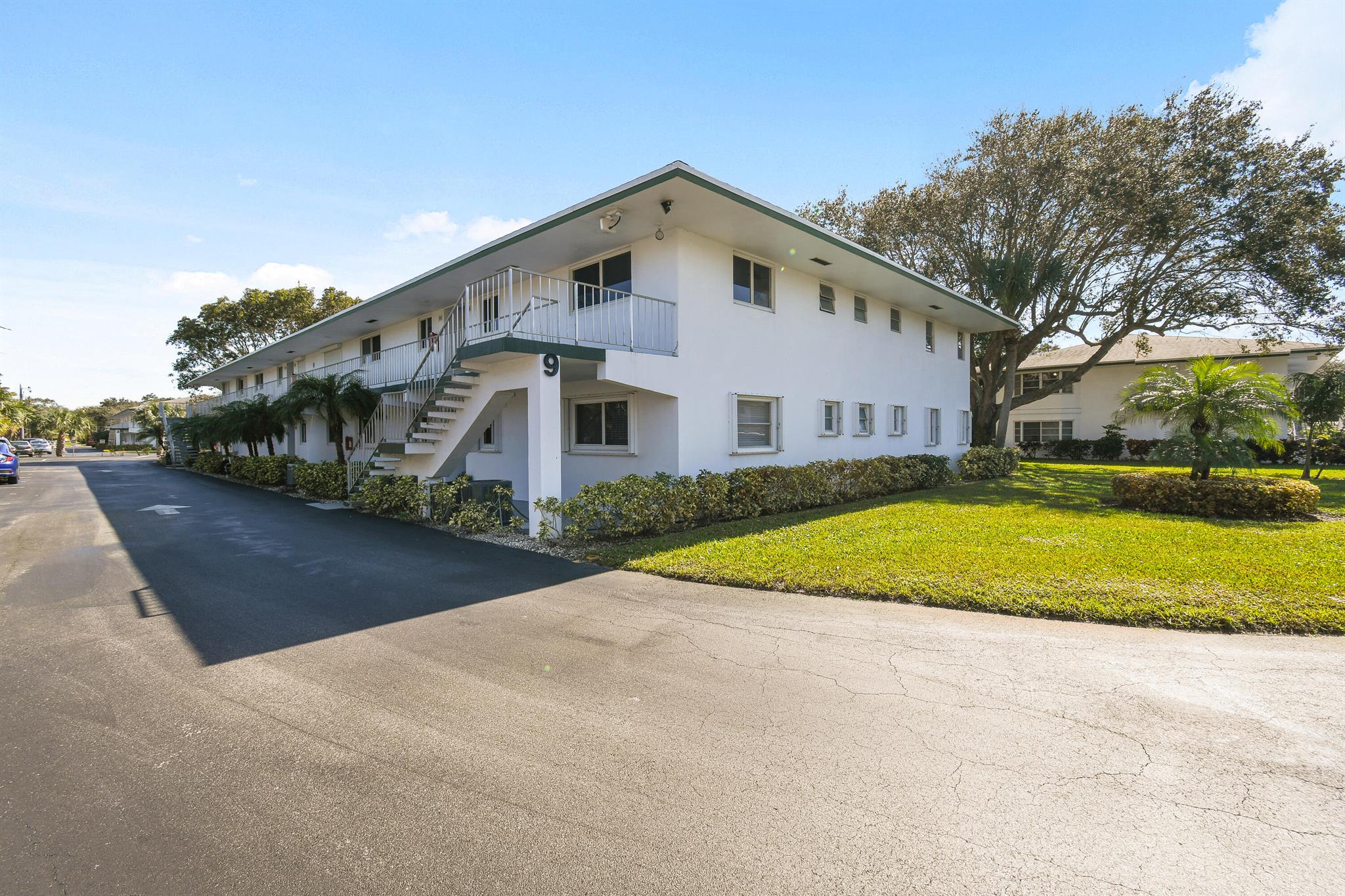 TEQUESTA GARDEN CONDO 1 - Residential