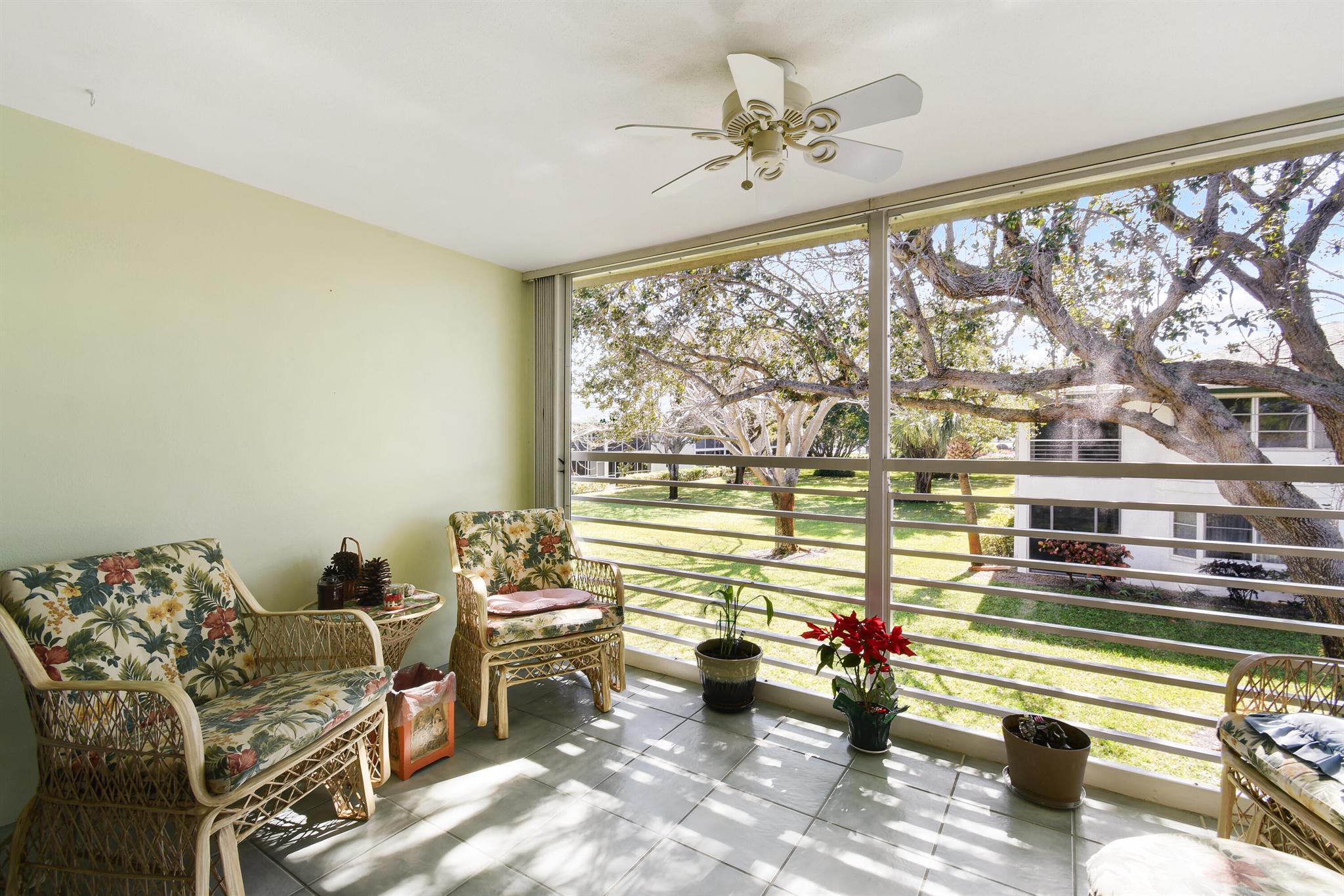TEQUESTA GARDEN CONDO 1 - Residential