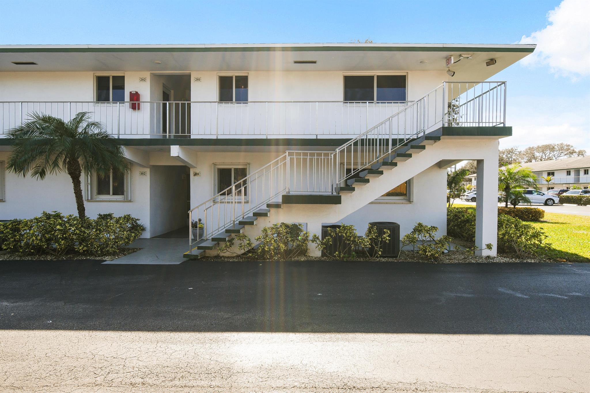 TEQUESTA GARDEN CONDO 1 - Residential