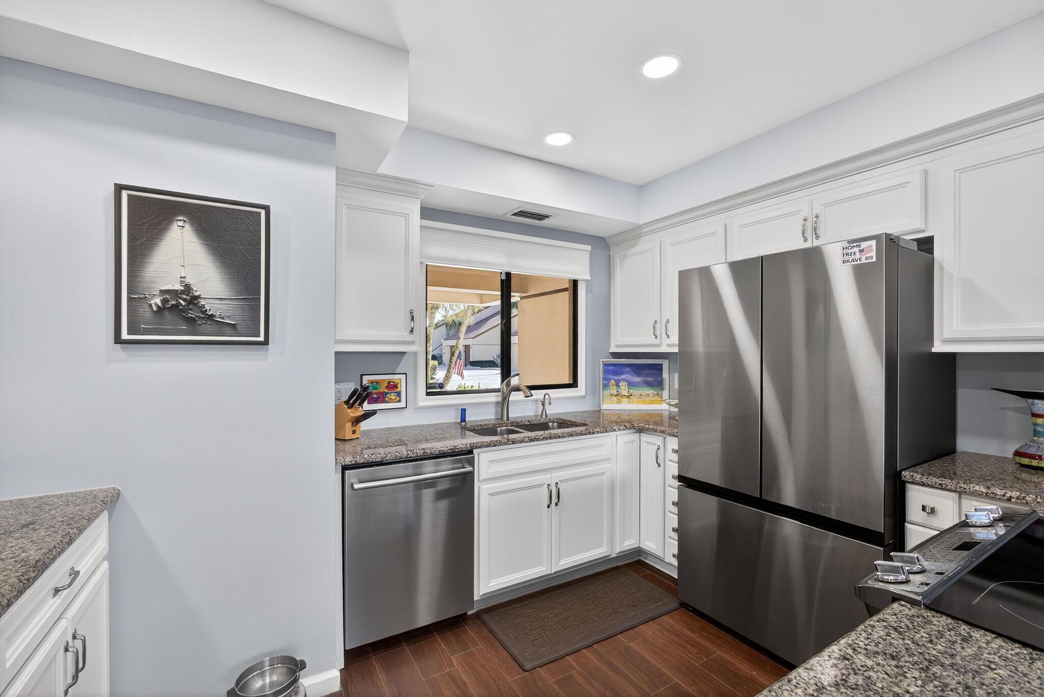 LAKES CONDO - Residential