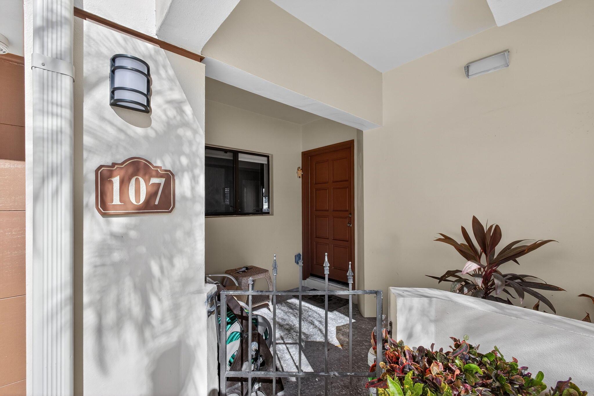 LAKES CONDO - Residential