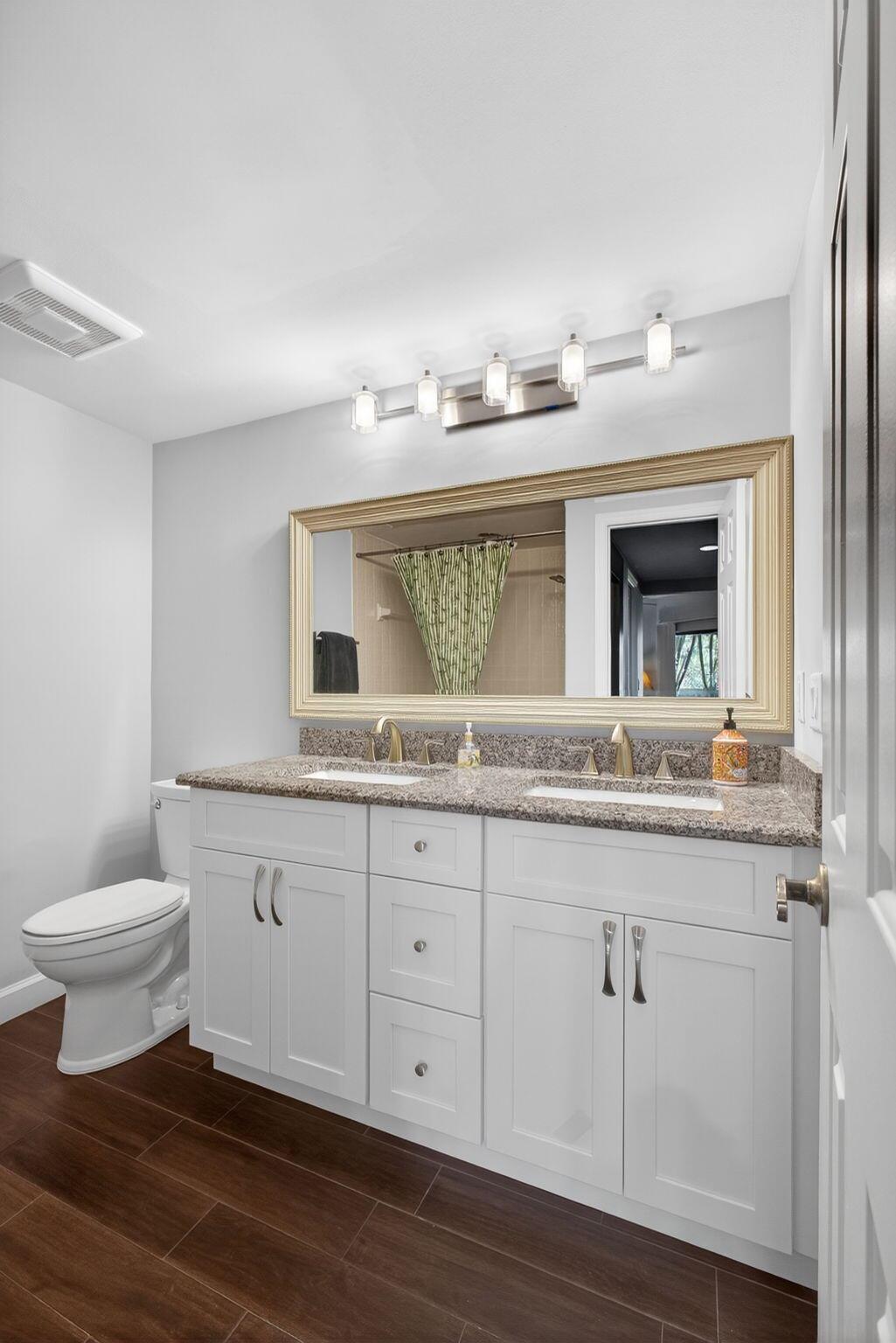 LAKES CONDO - Residential