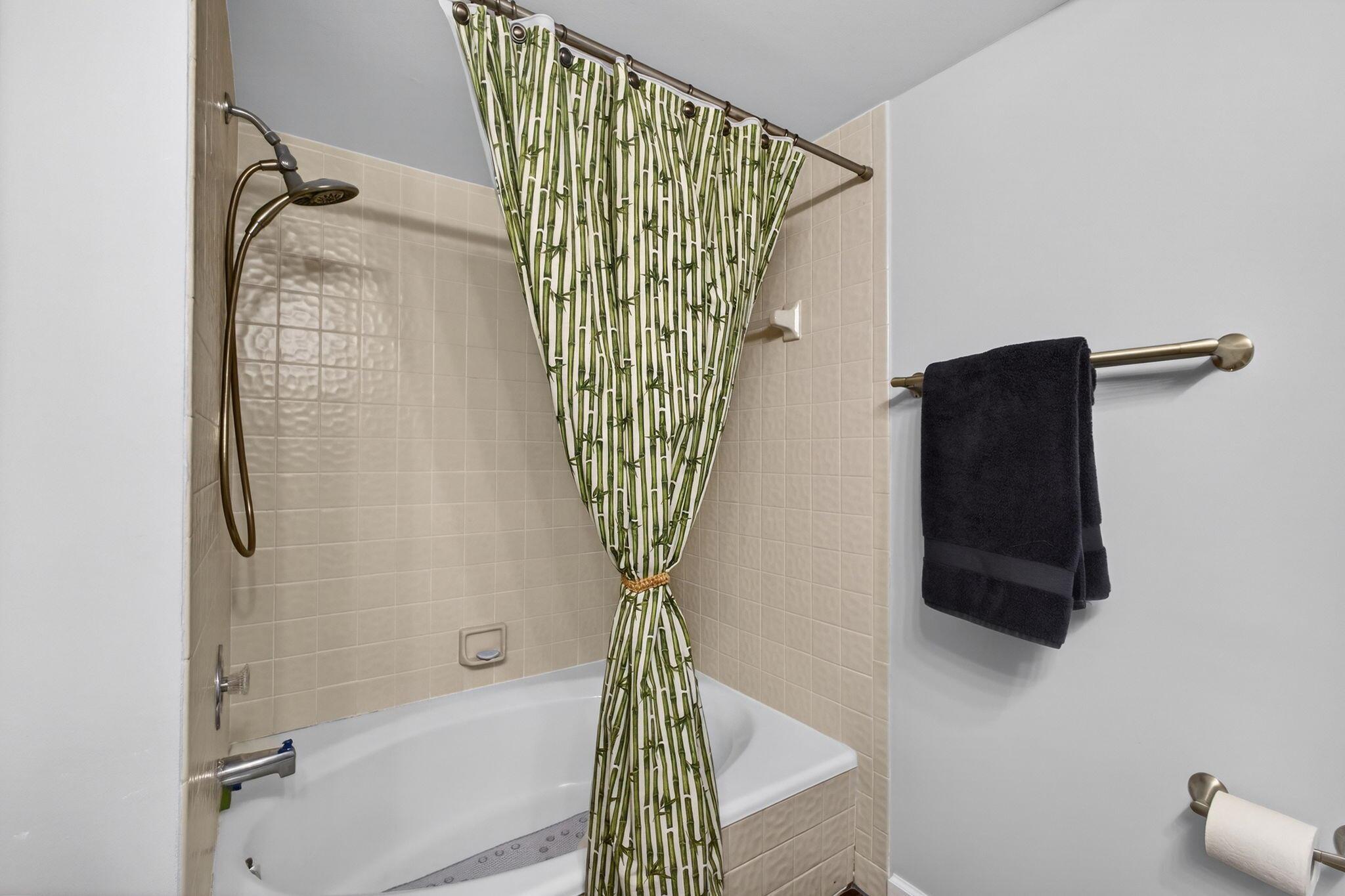 LAKES CONDO - Residential