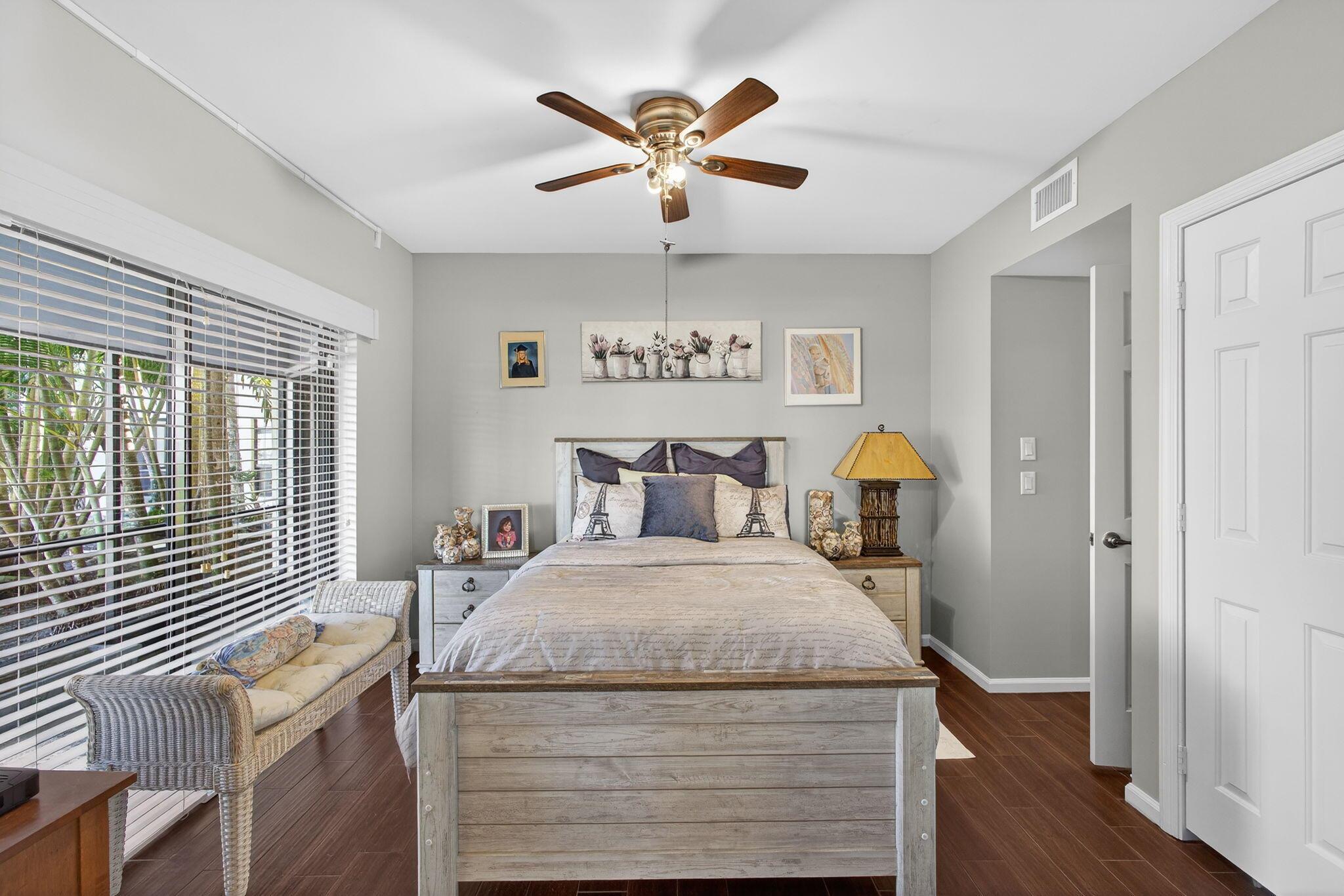 LAKES CONDO - Residential