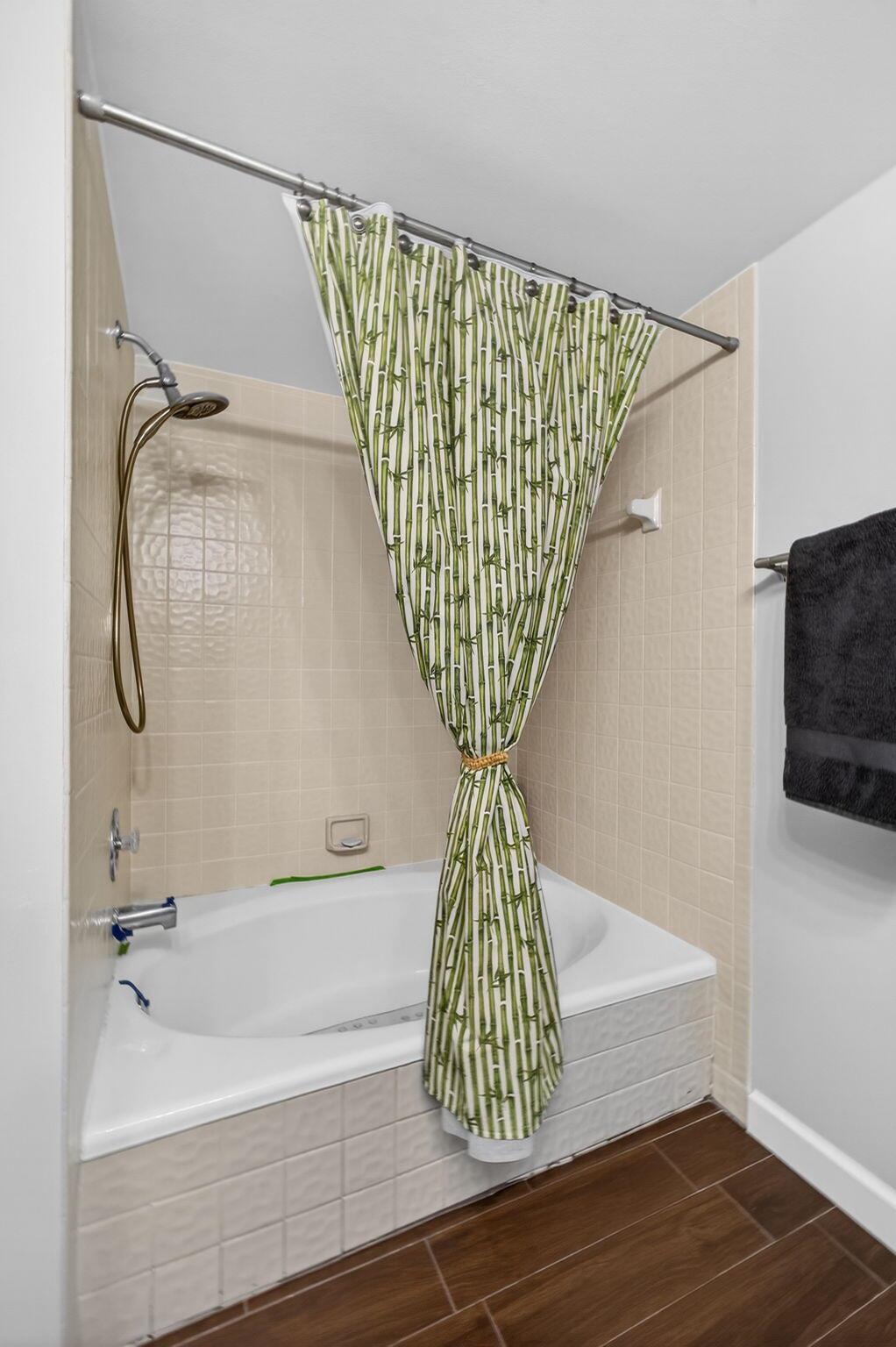 LAKES CONDO - Residential