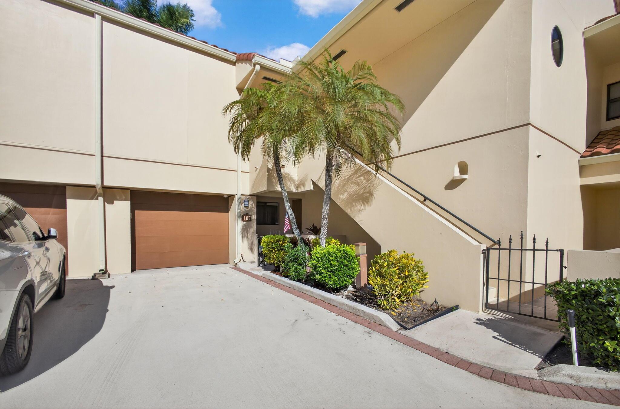 LAKES CONDO - Residential