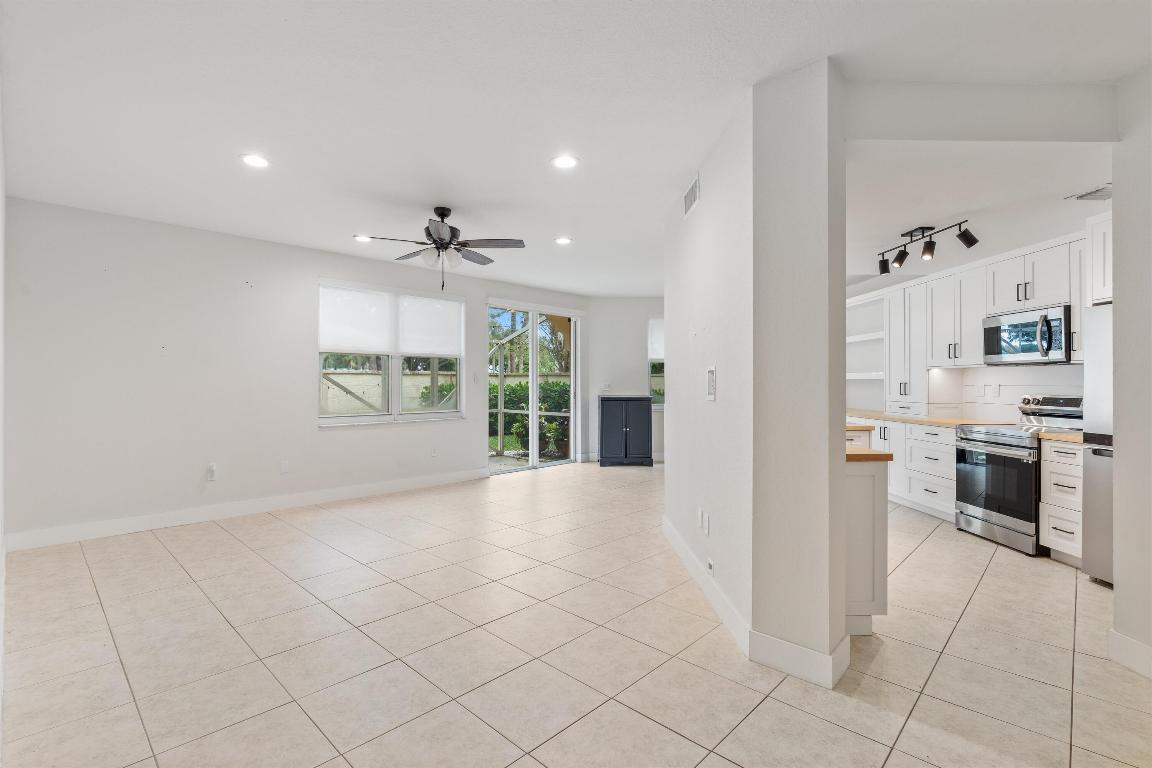 RACQUET CLUB OF DEER CREEK - Residential Lease