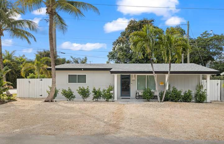 Available through November 31st. ALL UTILITIES INCLUDED (electricity, internet, cable, water, sewer, lawn maintenance). Stylish and comfortable home located just steps from Wilton Drive in Wilton Manors with 3 bedrooms, 2 bathrooms and fantastic outdoor space with outdoor dining table and sectional. The open-concept living area is decorated with coastal accents and invites you to unwind and enjoy quality time with your friends or loved ones. The spacious kitchen is fully equipped with modern appliances and everything you need to whip up your favorite meals.