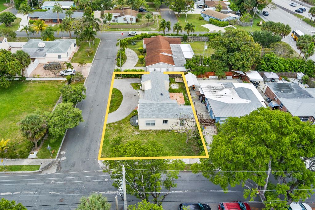 Photo of 1048 Van Deventer ST, West Palm Beach, FL 33405 (MLS # B26025674)