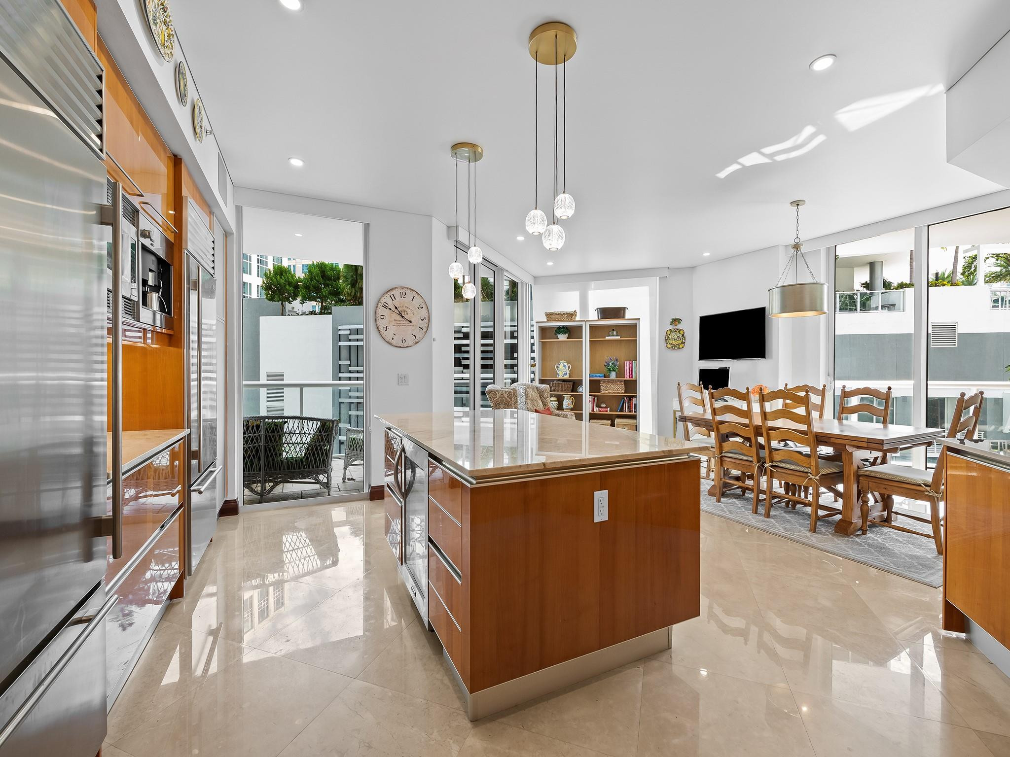 333 Las Olas Way 910