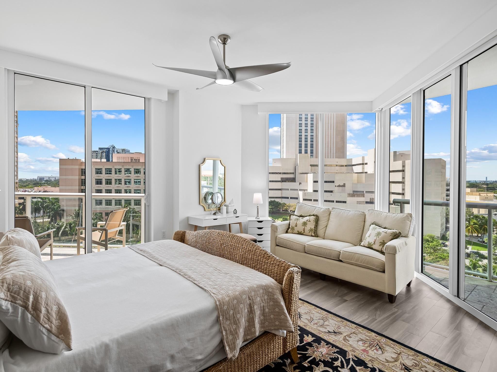 333 Las Olas Way 910