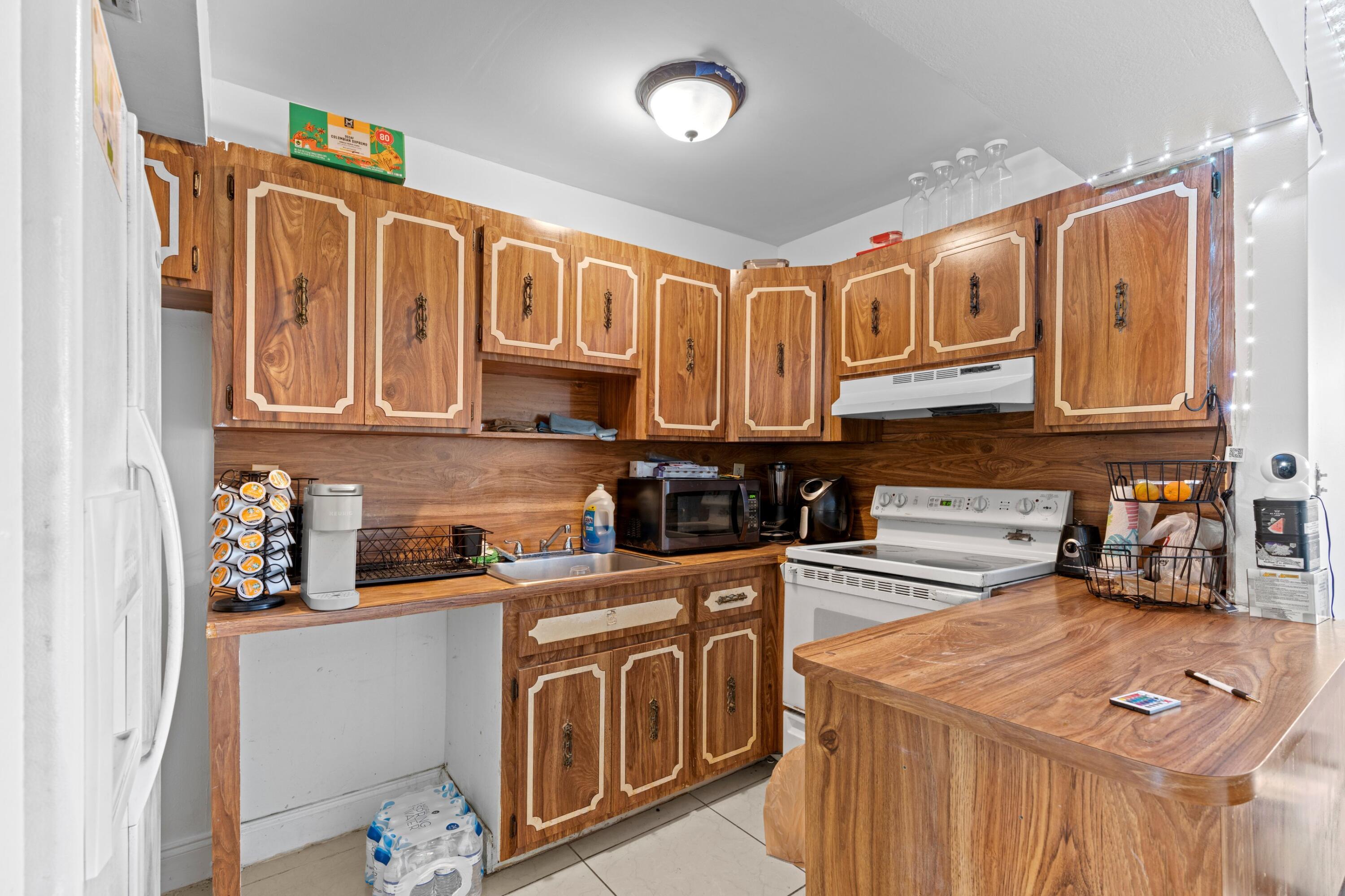 PALMVIEW TOWNHOMES INC CONDO - Residential