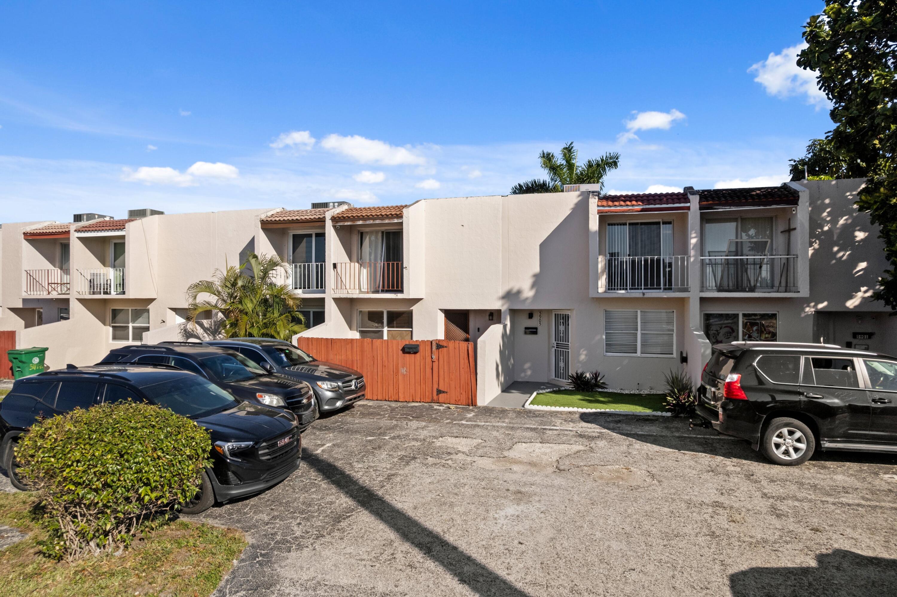 PALMVIEW TOWNHOMES INC CONDO - Residential