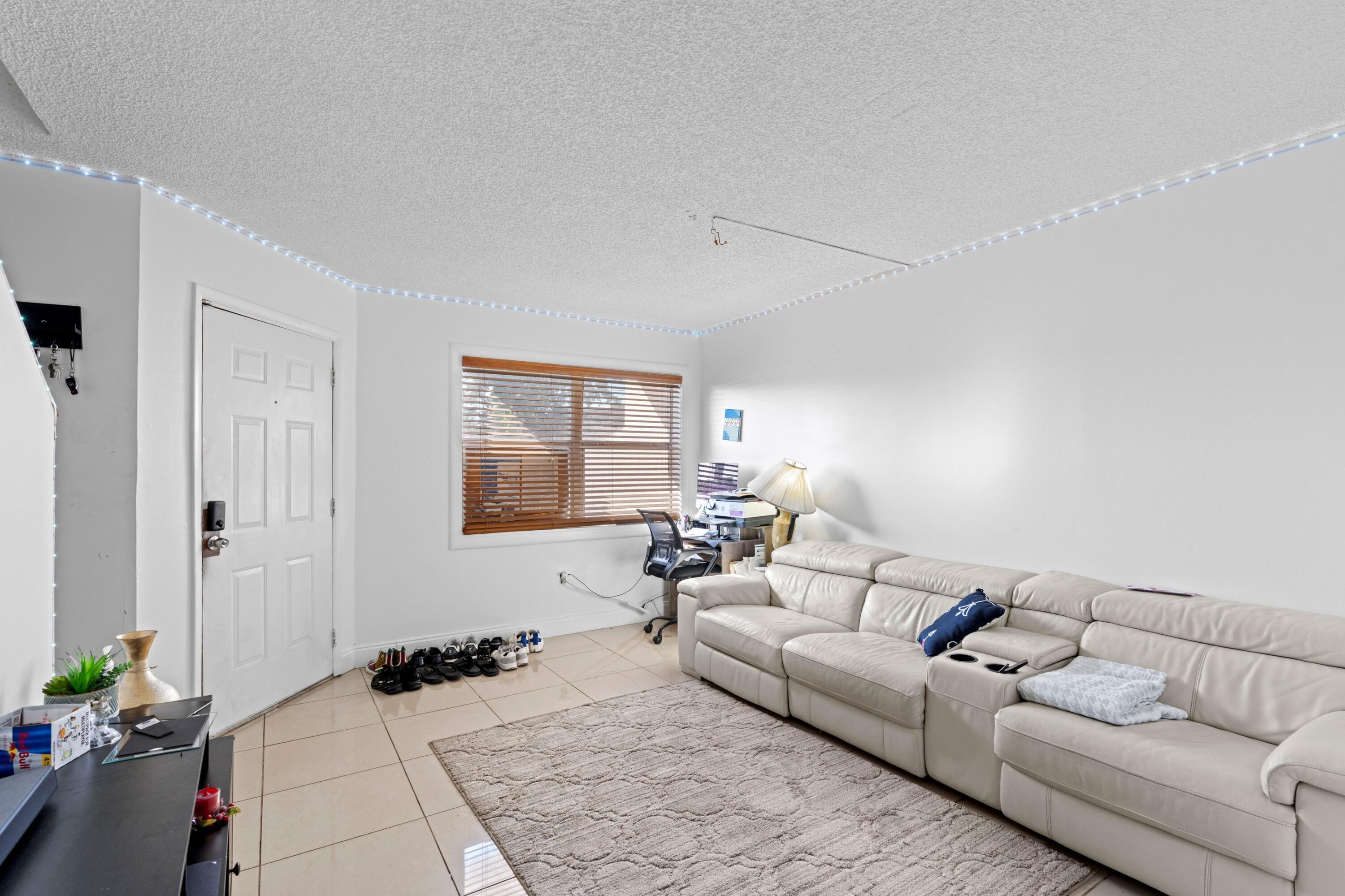 5909 SW 36th Court 14