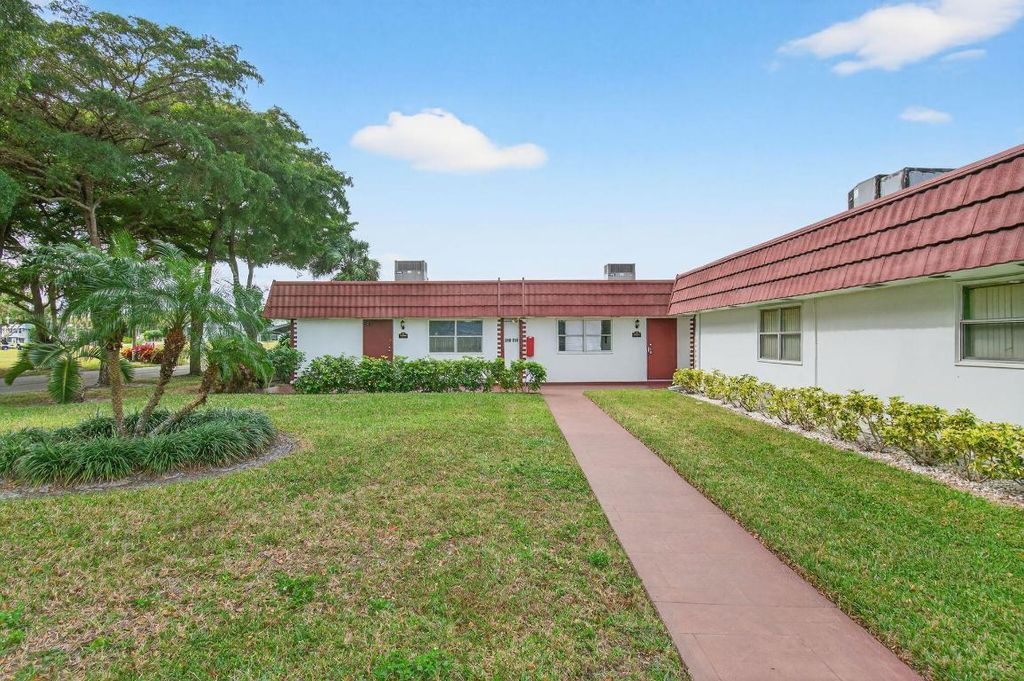 Photo of 213 Waterford I, Delray Beach, FL 33446 (MLS # R11159015)