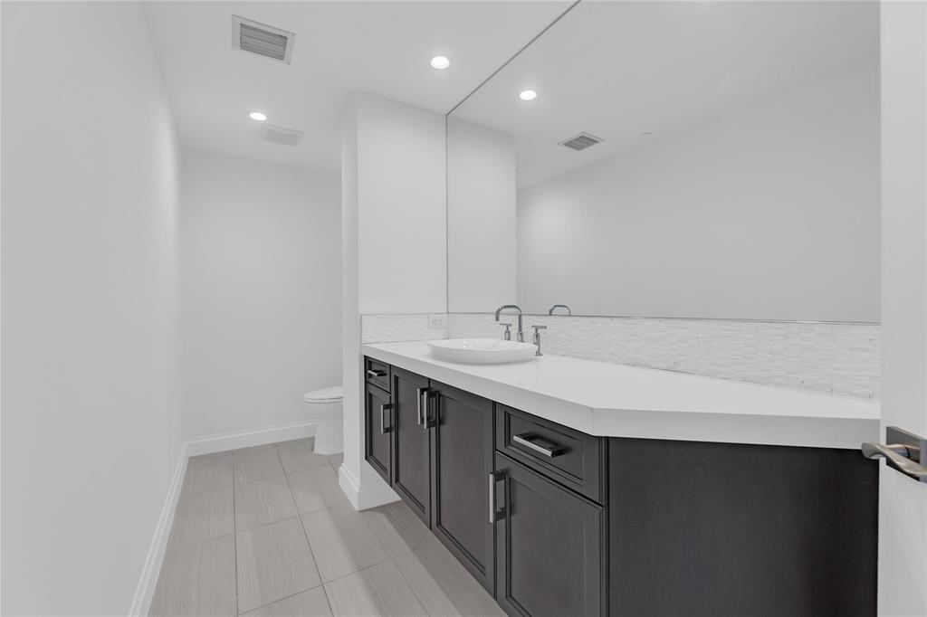 VELA VISTA CONDO - Residential Lease