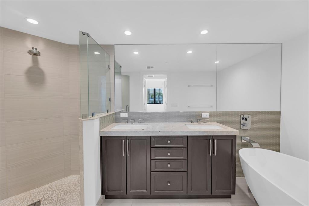 VELA VISTA CONDO - Residential Lease