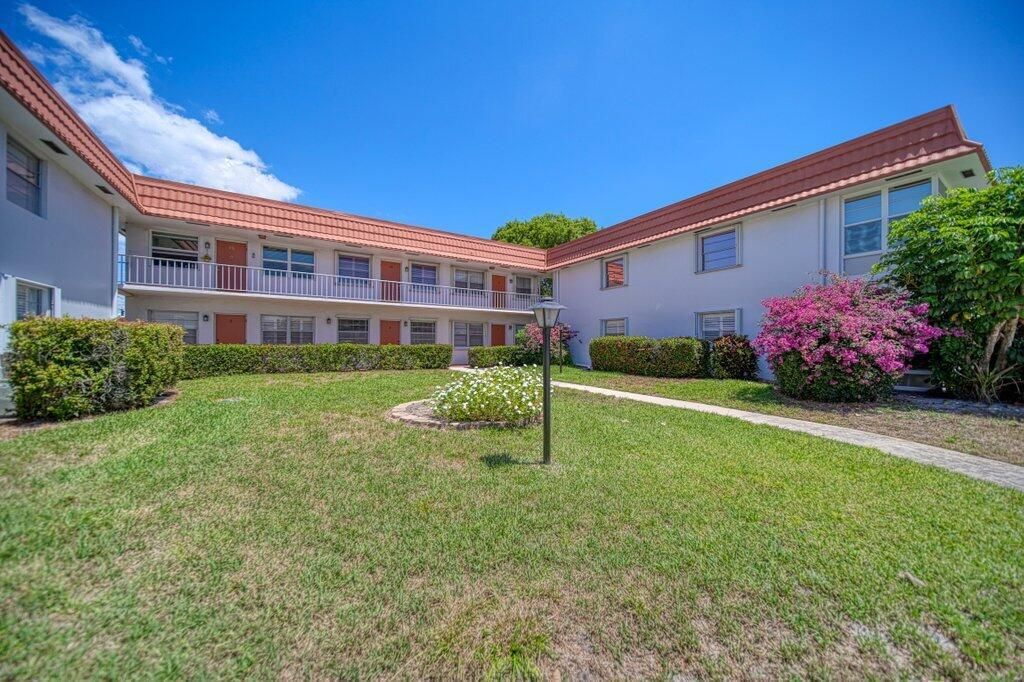 Photo of 2600 SE Ocean Boulevard #Jj-6, Stuart, FL 34996 (MLS # R11089687)