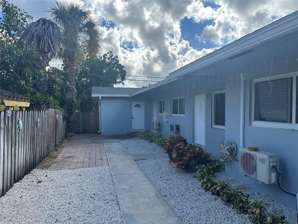 Photo of 704 SE 14th Court, Fort Lauderdale, FL 33316 (MLS # F10541420)