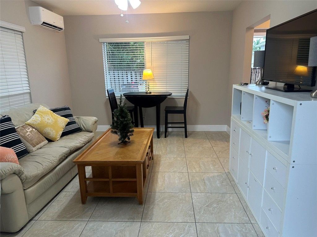 Photo of 704 SE 14th Court, Fort Lauderdale, FL 33316 (MLS # F10541420)