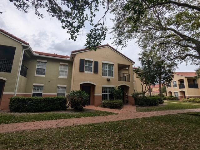 NICE 1/1 IN A GREAT LOCATION, CLOSE TO A RATED SCHOOL, ROYAL PALM BEACH HIGH SCHOOL, TURNPIKE, WELLINGTON MALL IS MINUTES AWAY.