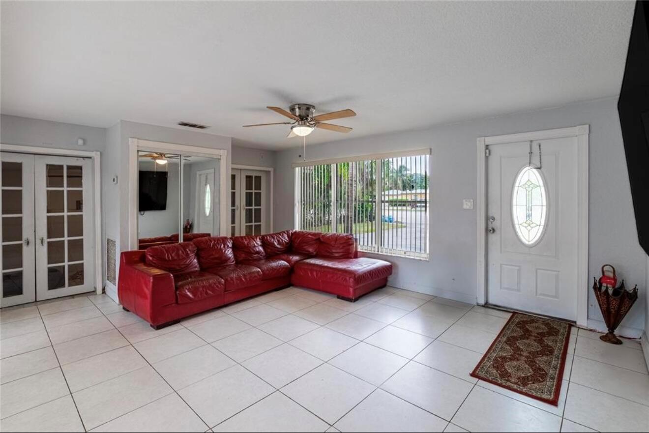COUNTRY CLUB ESTATES UNIT - Residential