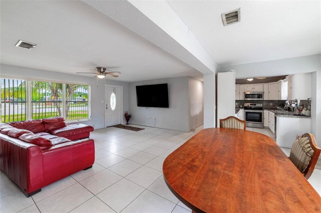COUNTRY CLUB ESTATES UNIT - Residential