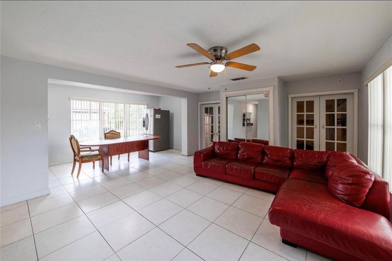 COUNTRY CLUB ESTATES UNIT - Residential