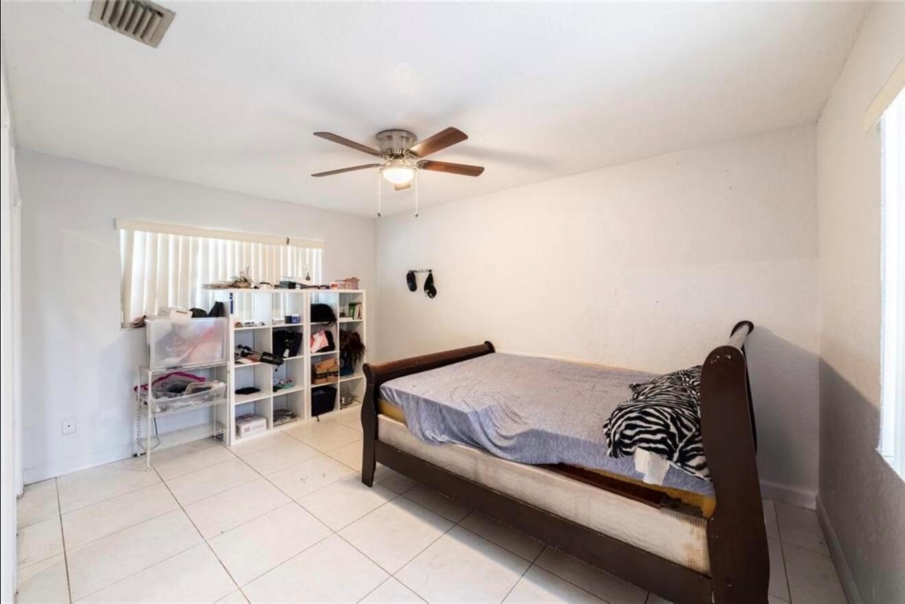 COUNTRY CLUB ESTATES UNIT - Residential