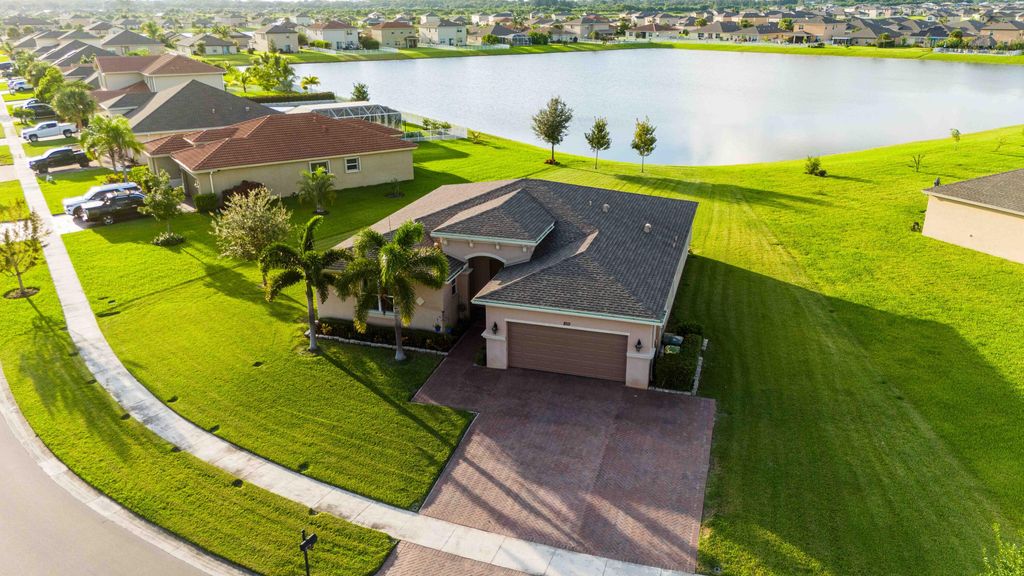 Photo of 859 Bent Creek Drive, Fort Pierce, FL 34947 (MLS # R11024004)