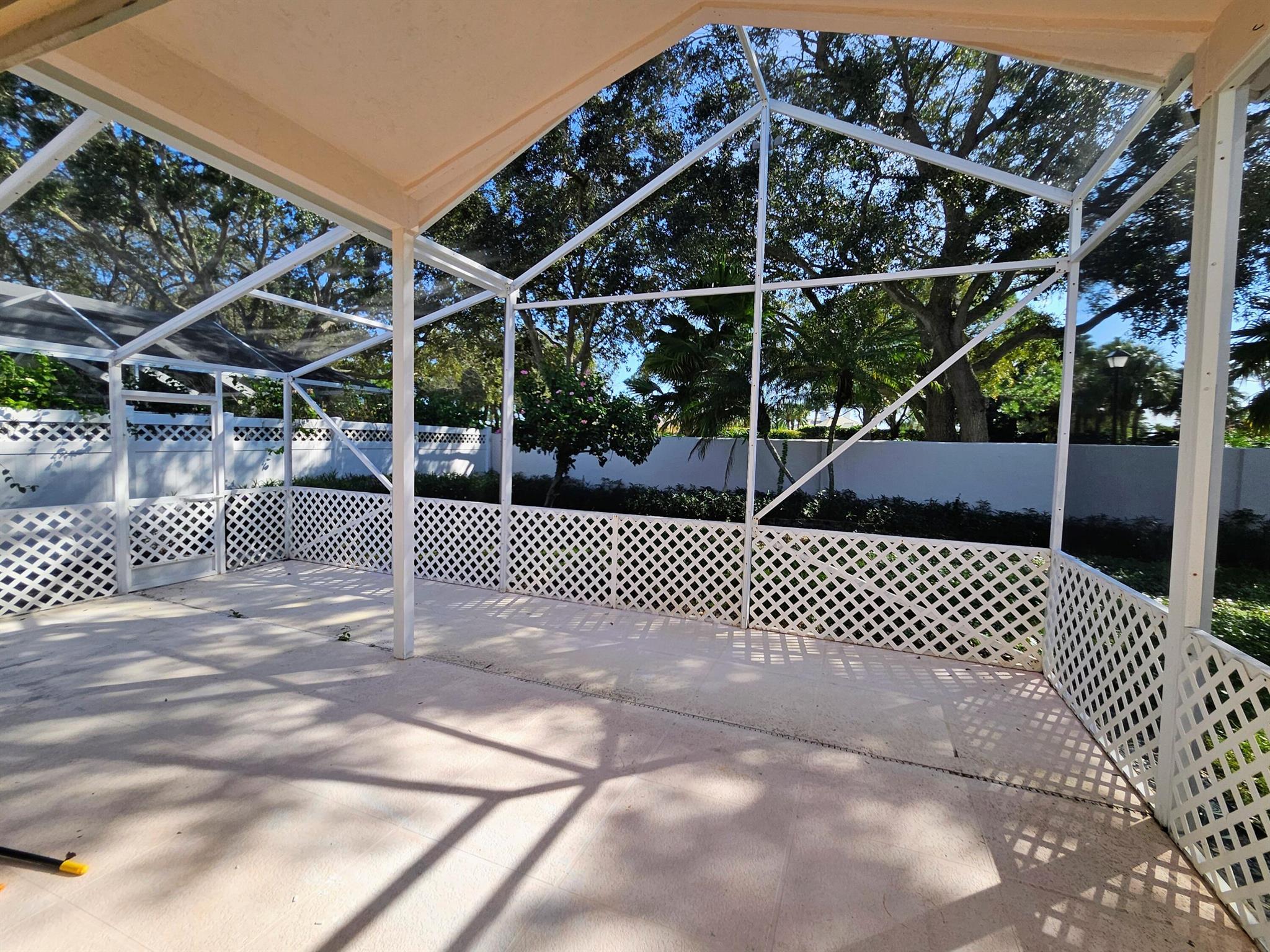 EGRET COVE AT MAPLEWOOD - Residential Lease